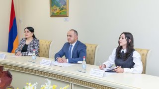 Քննչական կոմիտեի նախագահի տեղակալ Արսեն Այվազյանն ընդունել է ՀՀ-ում ԱՄՆ դեսպանատան հյուպատոսական բաժնի ղեկավարին